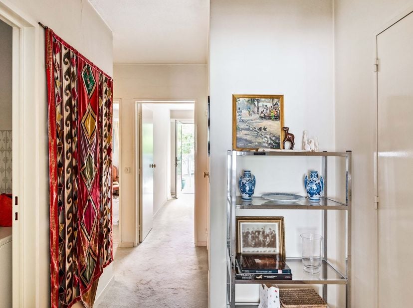 Spacieux appartement de 2 chambres à coucher avec terrasse et garage box<br />
<br />
L'appartement est situé au deuxième étage :<br />
L'apparteme
