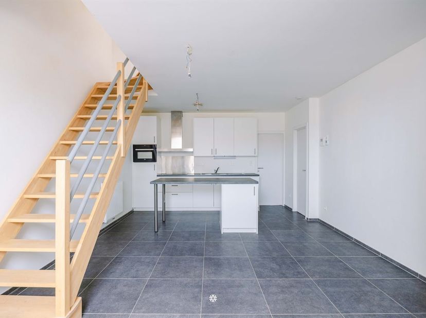 Bent u op zoek naar een recent en energiezuinig appartement (bouwjaar 2020) in het centrum van Temse? Ontdek dan zeker dit instapklare duplexapparteme