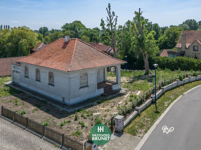 Zoekt u een uitzonderlijke locatie voor uw nieuwbouwproject aan de Belgische kust? Dit ruime perceel van 1.154 m² ligt in een rustige laan in Sint-ide