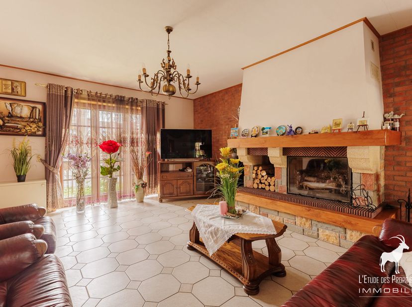 Referentie agentschap: V7130-031<br />
Virtuele tour: https://immo360.immo-facile.com/vtour/fr/dcggf5/frame<br />
Ontdek dit prachtige huis in het cha