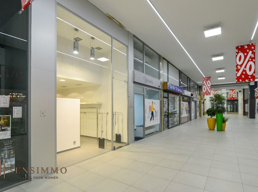 Bien professionnel à vendre
                    à 3600 Genk
