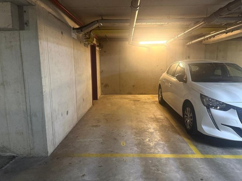 Garage à louer
                    à 3600 Genk