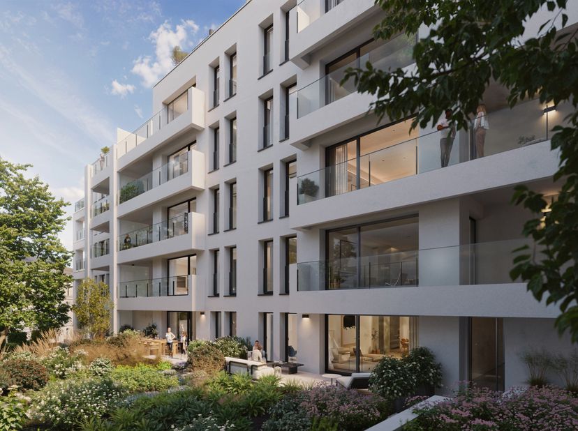 BRUSSEL - Gelegen achter de tuinen van het Koninklijk Paleis, in een mooie historische wijk op een steenworp van de Waterloolaan, de Louizalaan en tal