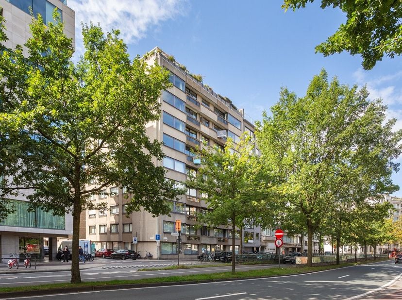 Bedrijfsvastgoed te koop in Van Eycklei 5,
                    2018 Antwerpen