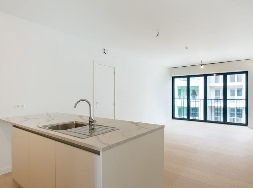 Dit nieuwbouwappartement van het project De Groene Poort geniet van een uitstekende ligging aan het Lobroekplein en het Kalverweipark, in de nieuwe dy