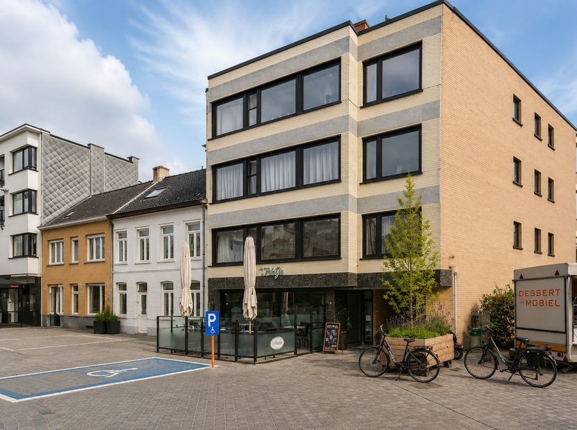 Droom je ervan om een nieuw appartement volledig naar jouw eigen smaak af te werken? Dan is dit jouw kans!<br />
<br />
Dit appartement is ideaal gele