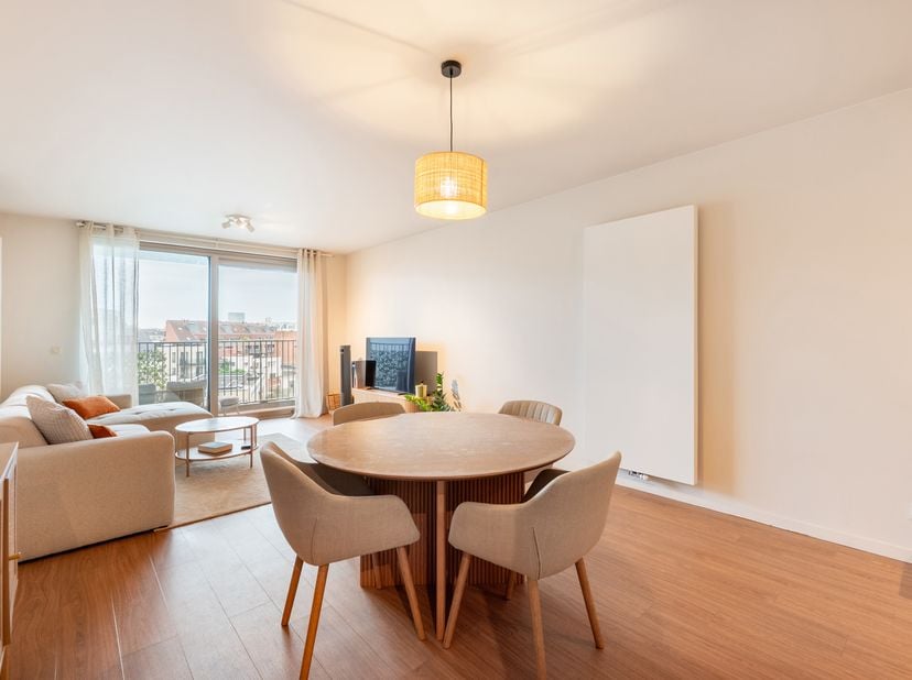 Ontdek dit lichtrijke appartement met 1 slaapkamer, gelegen aan de IJzerlaan in Antwerpen, op minder dan 5 minuten fietsen van het Eilandje. Het appar