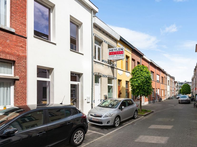Op zoek naar een charmante stadswoning op een rustige, kindvriendelijke locatie én vlak bij het bruisende centrum van Mechelen? Dan is deze gezellige