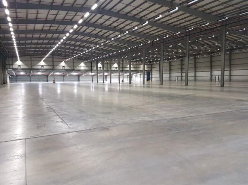 Logistieke complex gelegen industriezone Genk-Zuid met oppervlakte v.a. 10.000 m² tot maximaal 80.000 m², eventueel met kantoren oppervlakte van 1.400