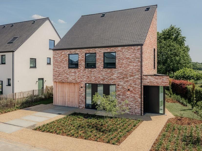 Open Deur nu zondag 05/07 van 14u tot 16u<br />
<br />
Gloednieuwe Villa op Strategische ligging in Herent<br />
<br />
Deze mooie plek in Herent vorm