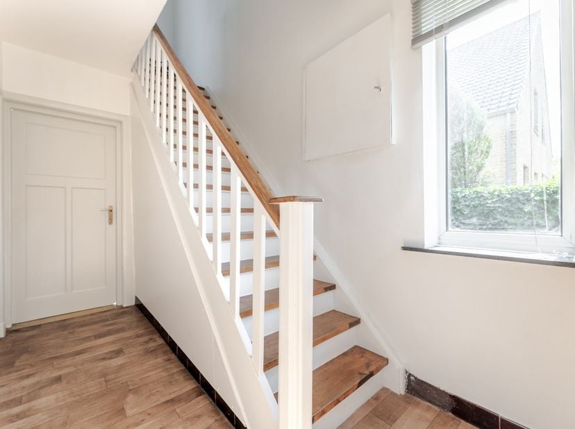 Op zoek naar een ruime gezinswoning met veel mogelijkheden en een grote tuin?<br />
Deze woning biedt maar liefst 193 m² woonoppervlakte op een royaal