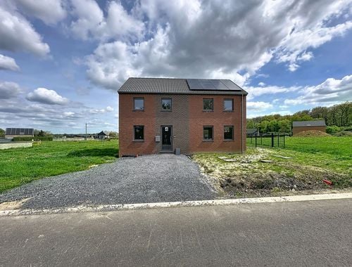                                         Maison à vendre à Seloignes, € 299.000
