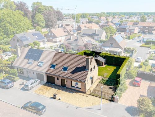                                         Maison à vendre à Harelbeke, € 250.000
