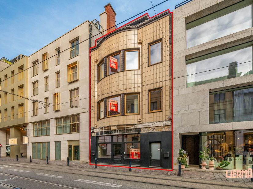 -- Bezoekmoment enkel op afspraak --<br />
Op een toplocatie in het bruisende centrum van Gent vindt u dit uitzonderlijke renovatieproject aan de geli