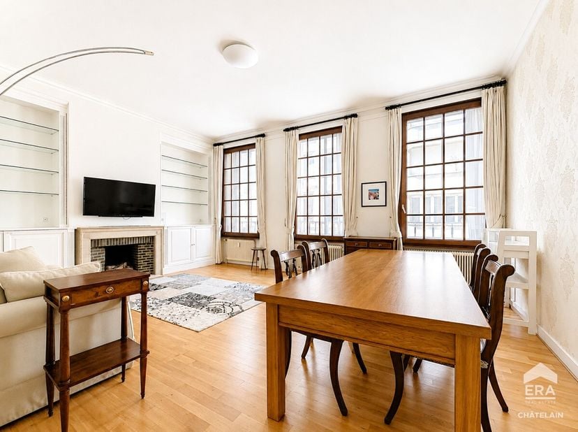 Gemeubeld appartement, ideaal als vastgoedinvestering of voor persoonlijk gebruik.Gelegen op een steenworp van het Stéphanieplein (wijk Châtelain/Loui