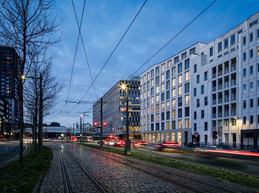 The Tide est un projet de réaménagement unique situé au cœur du centre animé d’Anvers, juste en face du campus Noordplaats de l’AP Hogeschool. Le proj