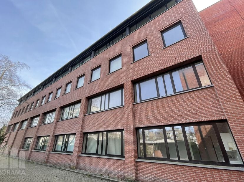 Bedrijfsvastgoed te huur in Gustave Vincke-Dujardinstraat 4,
                    8000 Brugge