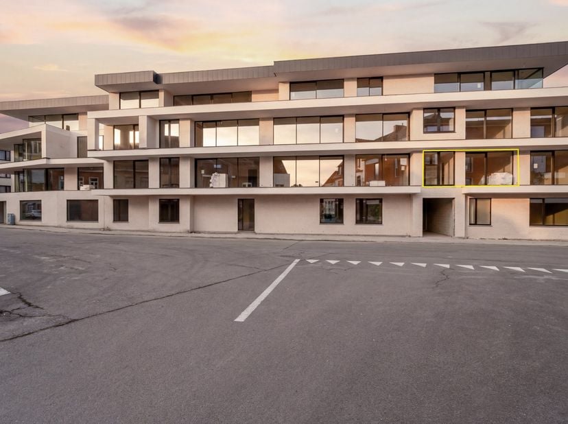 Ontdek dit prachtig, volledig instapklaar appartement op een toplocatie in het hart van Tielt. Het appartement wordt volledig afgewerkt met alle comfo
