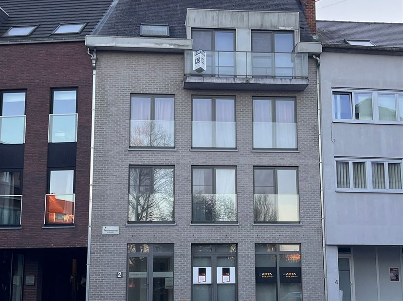Dit verzorgd appartement bevindt zich op de 3e verdieping van de kleinschalige en rustige residentie Cathy, een gebouw met slechts 4 appartementen. Vi