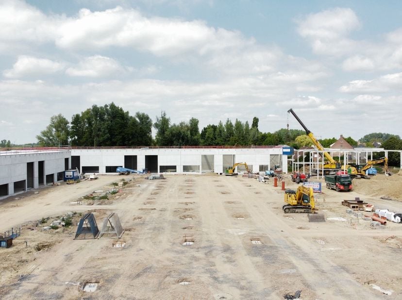 Deze KMO-unit van 132m² maakt deel uit van het nieuwe KMO park Heiplas met 39 nieuwbouw, casco KMO-units op de hoek van de Kleiweg en de Wichelsesteen