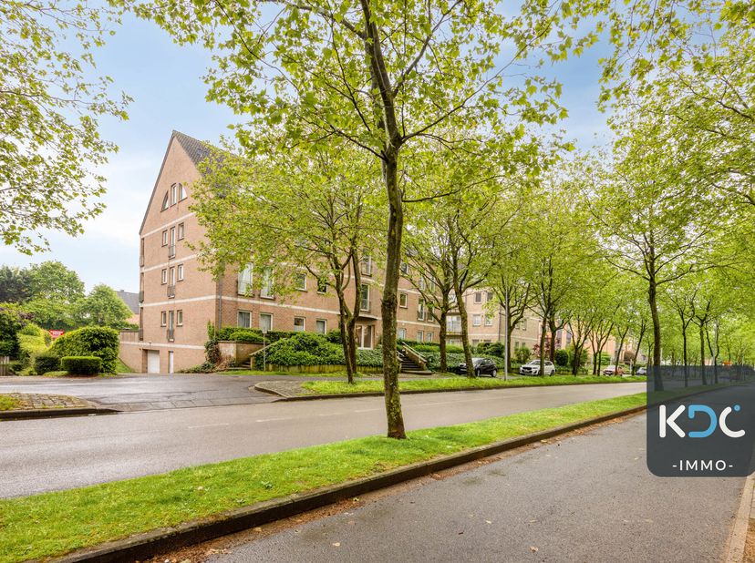 Zeer goed gelegen 1-slaapkamerappartement met terras, garage en kelder te Waver<br />
Op zoek naar een rustig gelegen appartement met alle comfort en