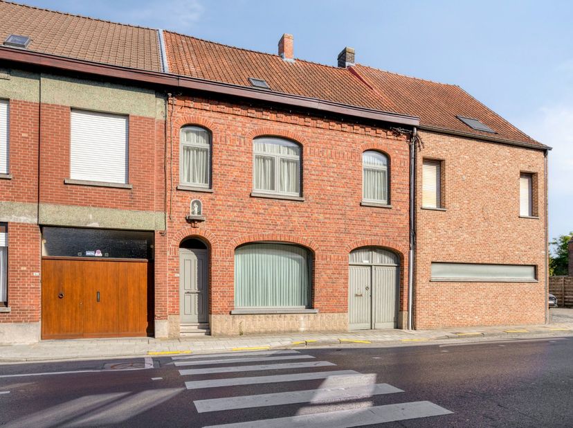 Huis te koop in Roeselarestraat 142,
                    8560 Wevelgem