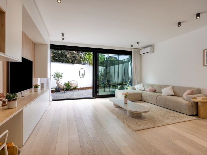 Super gelegen woning in het Nieuw Kwartier, te Constantin Meunierstraat.<br />
De woning werd in 2024 volledig vernieuwd, dak, ramen, alle technieken,