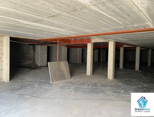                                         Garage en sous-sol à vendre à Berg, € 25.000
