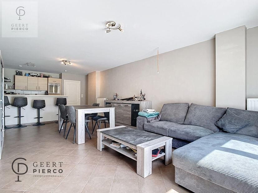 Deze gezellige studio met ruime slaapkamer en aanpalende badkamer ligt op een ideale locatie.<br />
Dichtbij het centrum van Landen, het treinstation