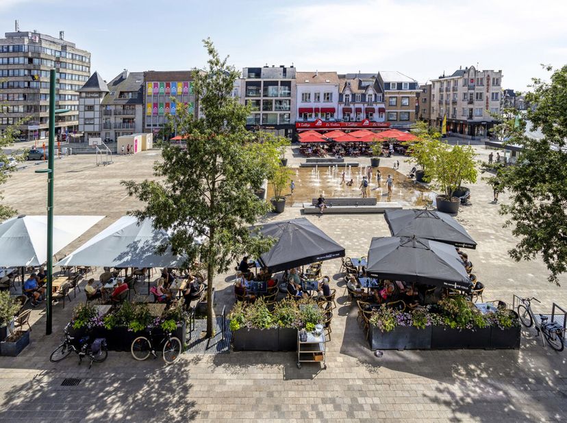 Bent u op zoek naar een lichtrijk appartement op een absolute toplocatie aan zee?<br />
Dan is dit verzorgde appartement op de tweede verdieping van R
