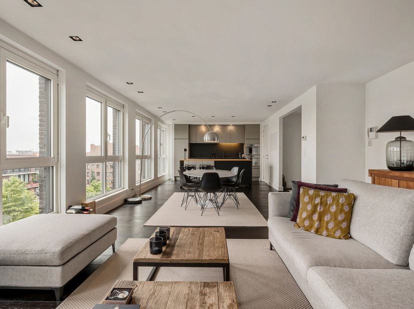 Instapklaar 2-slaapkamerappartement met panoramisch uitzicht en zuidwestgericht terras<br />
Dit prachtige appartement op de vierde verdieping van een