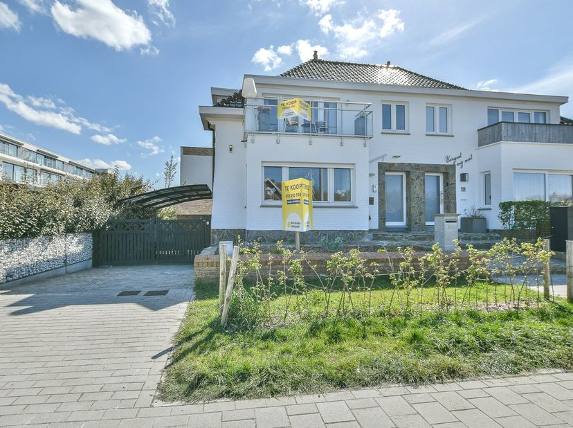 Op een steenworp van de duinen en het centrum van Wenduine bevindt zich deze veelzijdige halfopen woning. Dankzij de doordachte indeling, de aparte le