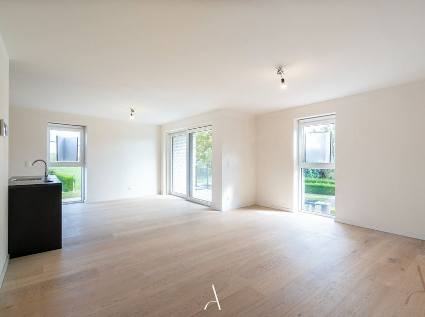 Op een uitstekende ligging, vlakbij het centrum van Molenbeersel, bevindt zich dit instapklare appartement op de tweede verdieping van de recente Resi
