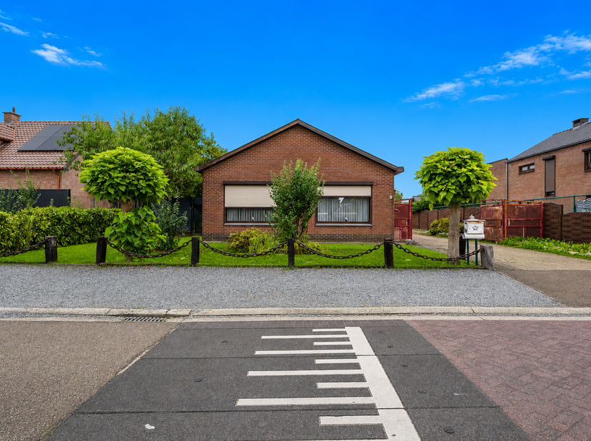 Charmante gelijkvloerse woning met 3 slaapkamers, garage en zonnige tuin.<br />
Bent u op zoek naar een verzorgde gelijkvloerse woning met veel potent