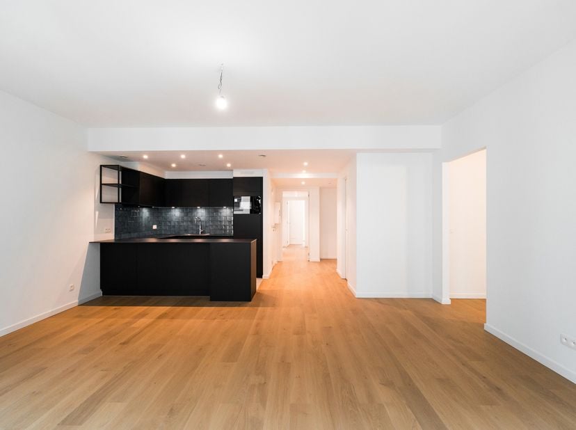 SINT-GILLIS, Louizawijk. Ideaal gelegen, dicht bij openbaar vervoer en voorzieningen. Prachtig APPARTEMENT (2 slpk/1 bureau/1 badkamer/1 douchekamer)