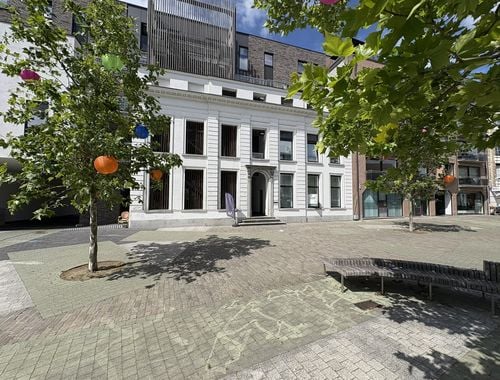                                         Handelsgelijkvloers te huur in Deinze, € 715
