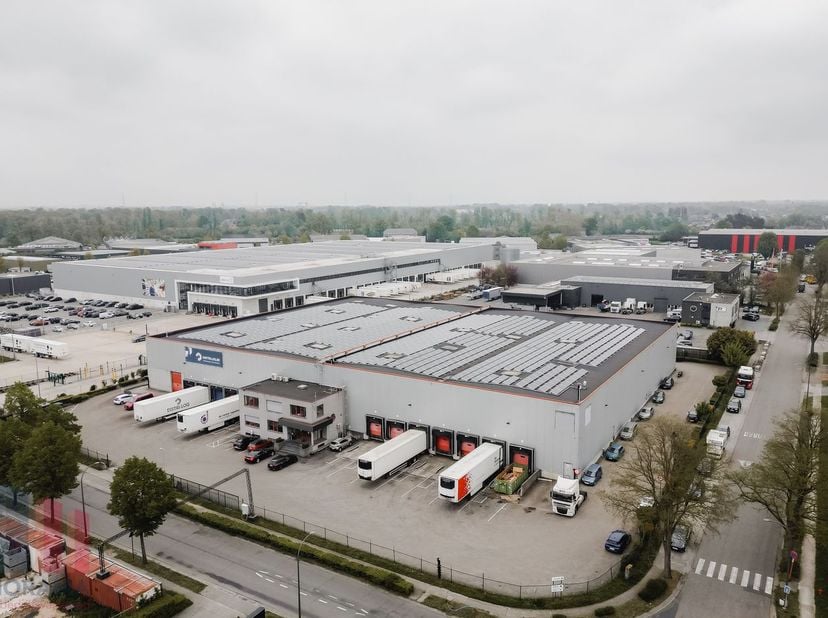 Deze Logistieke site is gelegen in de industriezone van Londerzeel en biedt een uitzonderlijke uitvalsbasis voor logistieke, opslag- en distributieact
