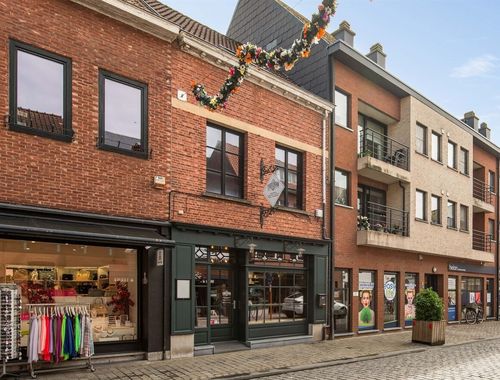                                         Handelspand met woonst te koop in Herentals, € 390.000
