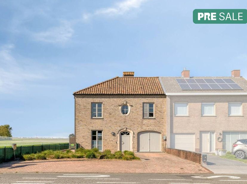 La propriété est proposée via la formule de pré-vente. Le samedi 06/06/2026 entre 10h et 12h, vous pouvez venir voir ce bien sur rendez-vous et faire