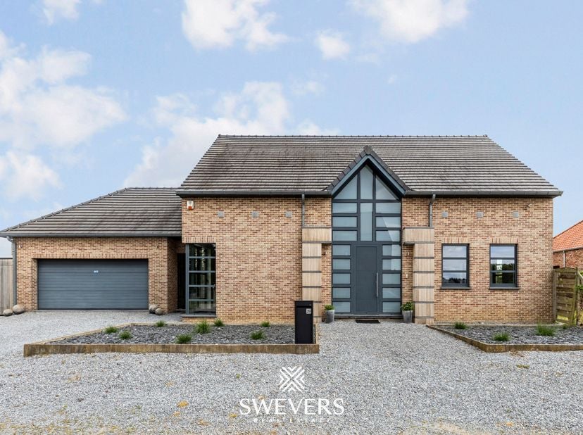 Voor meer info en foto’s, surf naar www.swevers.be – Welkom aan de Papeheide 29 in Kortessem, waar deze ruime en instapklare open bebouwing comfort, r