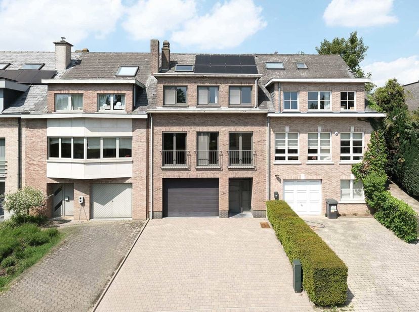 Rustig wonen in het groen van Sterrebeek<br />
Deze woning is rustig gelegen in een aangename en residentiële wijk van Tervuren, op wandelafstand van