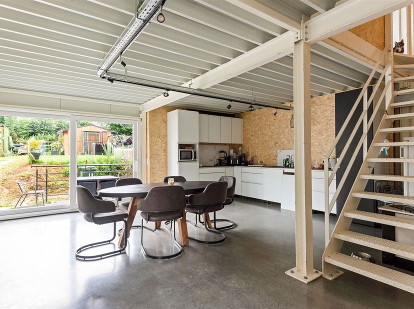 Moderne, energiezuinige woning met 3 slaapkamers in Iddergem<br />
Ligging<br />
Gelegen in de Molenstraat 53 te Iddergem, in een rustige en residenti