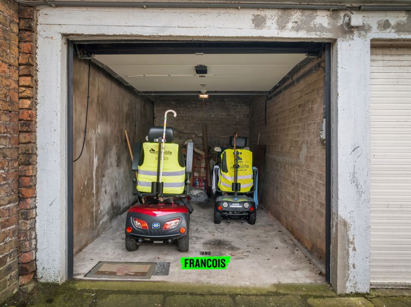 Deze ruime garage bevindt zich in het Westerkwartier te Oostende. Op een boogscheut van het centrum heeft u hier alles binnen handbereik.<br />
Deze g