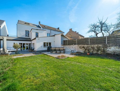                                         Maison à vendre à Jemeppe-sur-Sambre, € 295.000
