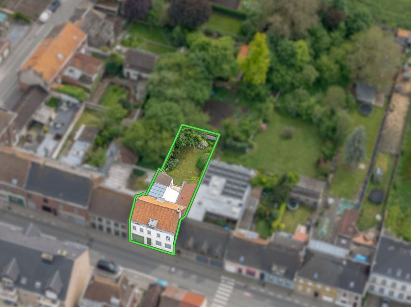 Située dans un environnement pratique et recherché, à quelques minutes de Tournai, Mouscron et de la frontière française, cette agréable maison de ± 1