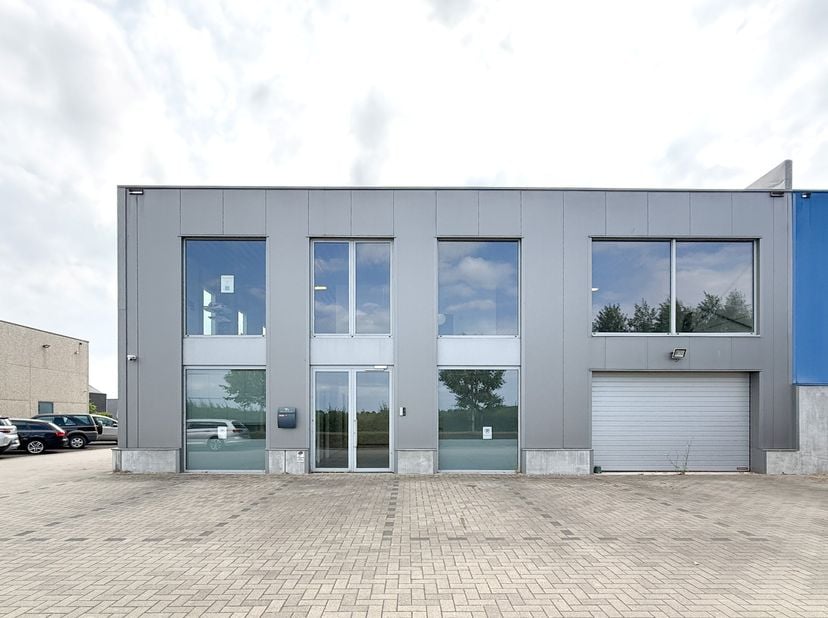 Bedrijfsvastgoed te koop in Hoogeindeken 7 - i,
                    9170 Sint-Gillis-Waas