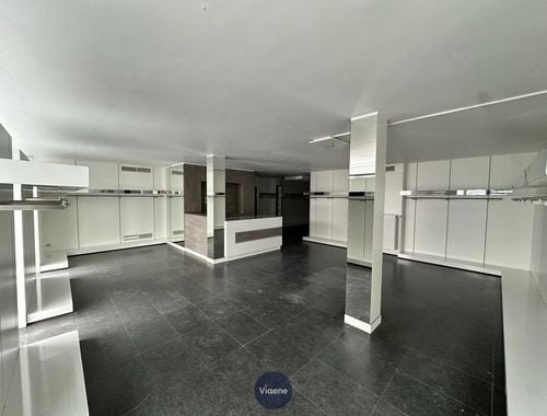                                         Rez-de-chaussée commercial à vendre à Oostende, € 225.000
