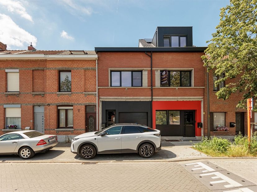 Vous vous offrez liberté, tranquillité (zone 30) et mobilité (Mobiscore 8,7 sur 10) au cœur de Muizen, car vous disposez d’un garage (sol en gravillon