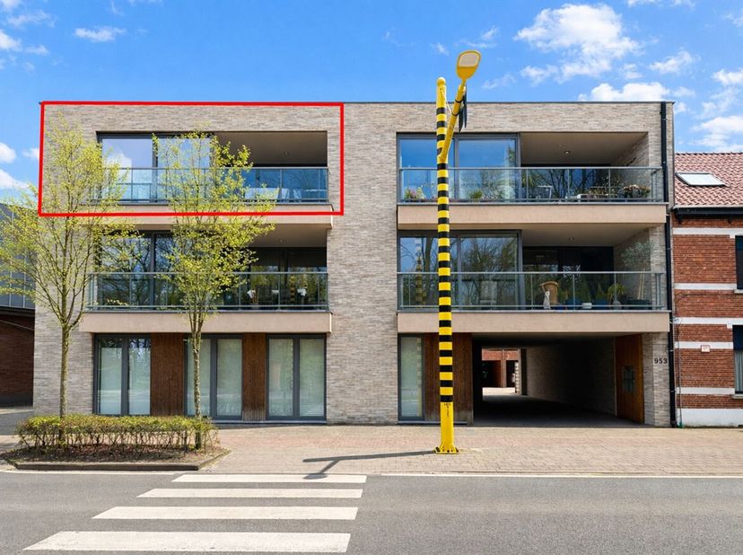 Nieuwbouw appartement te huur (87m²) in Brasschaat<br />
Locatie: <br />
Dit nieuwbouw appartement is gelegen op de Bredabaan in Brasschaat. Alle voor