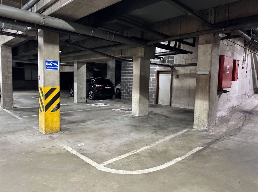 *Ondergrondse autostaanplaats Stadskern Leuven**<br />
<br />
In het centrum van Leuven, namelijk in dé Tiensestraat bieden we u een ondergrondse auto